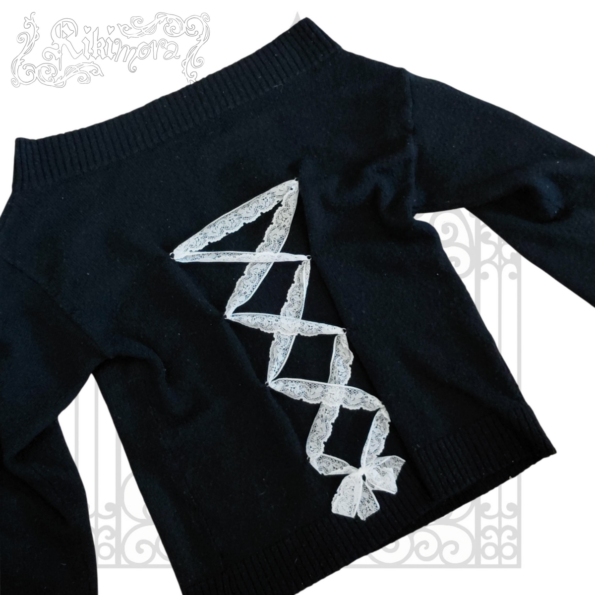 Minerva - 1/1 reworked off-shoulder sweater